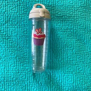 Classic 24oz classic Tervis tumbler